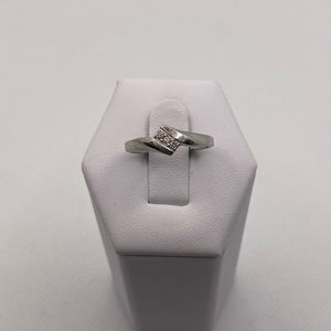 10k white gold diamond ring